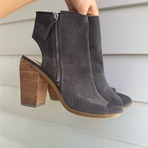 Dolce Vita Black Chunky Heel Peep-Toe Shoes